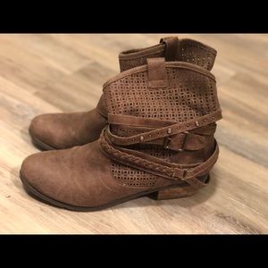 Fall ankle boots